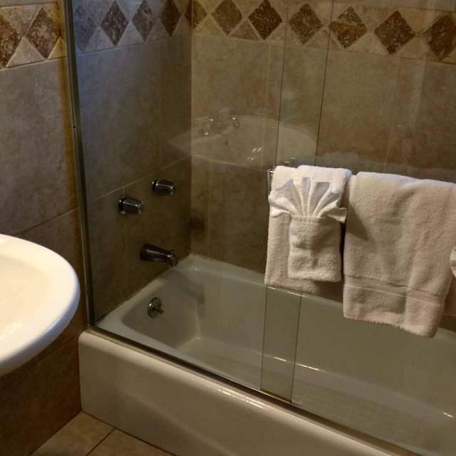 2 Bedroom Deluxe Suite